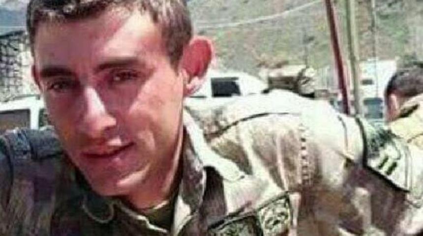 Dağlıca Şehidi Uzman &Ccedil;avuş K&ouml;seoğlu'nu Eşi Asker Selamıyla Karşıladı