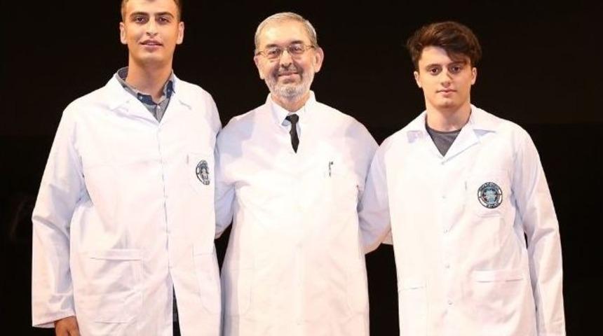 Geleceğin Doktorları Beyaz &Ouml;nl&uuml;klerini Giydi