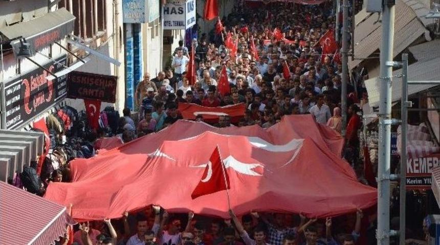 Eskişehir Şehidi İ&ccedil;in Y&uuml;r&uuml;d&uuml;