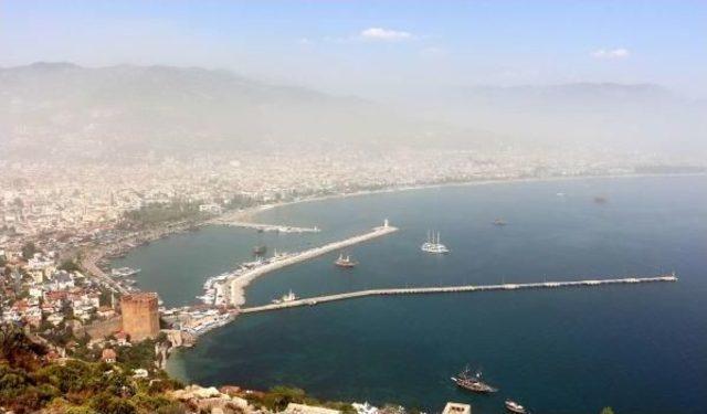 Toz Bulutu Alanya'da Hayatı Olumsuz Etkiledi