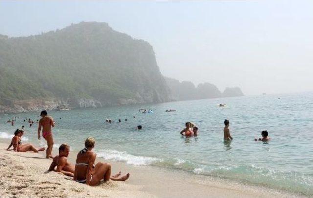 Toz Bulutu Alanya'da Hayatı Olumsuz Etkiledi