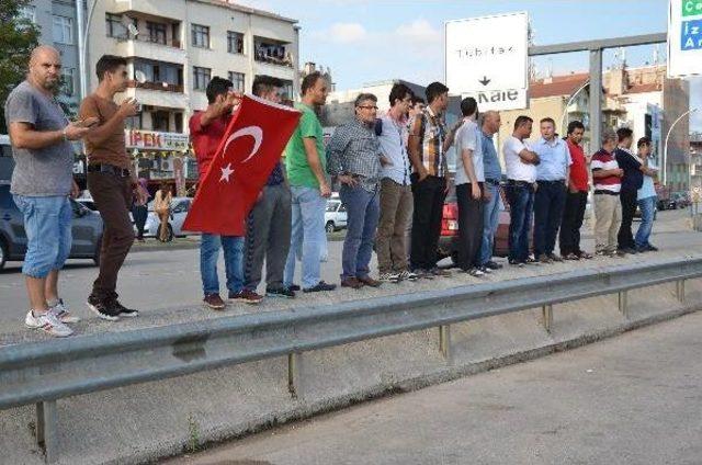 Kamyoncular, D-100 Karayolunda Terörü Protesto Etti