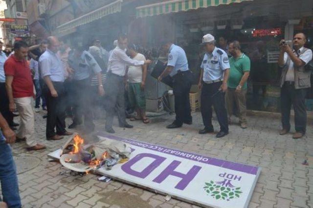 Orhangazi'de Hdp'nin Tabelasını Indirip Yaktılar