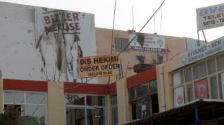 Slifke'de Hdp'nin Tabelası Yakıldı