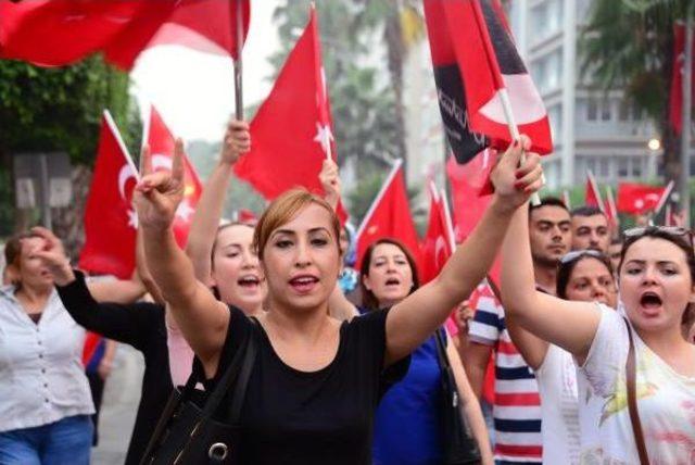 Adana'da 3 Bin Kişilik Terör Protestosu