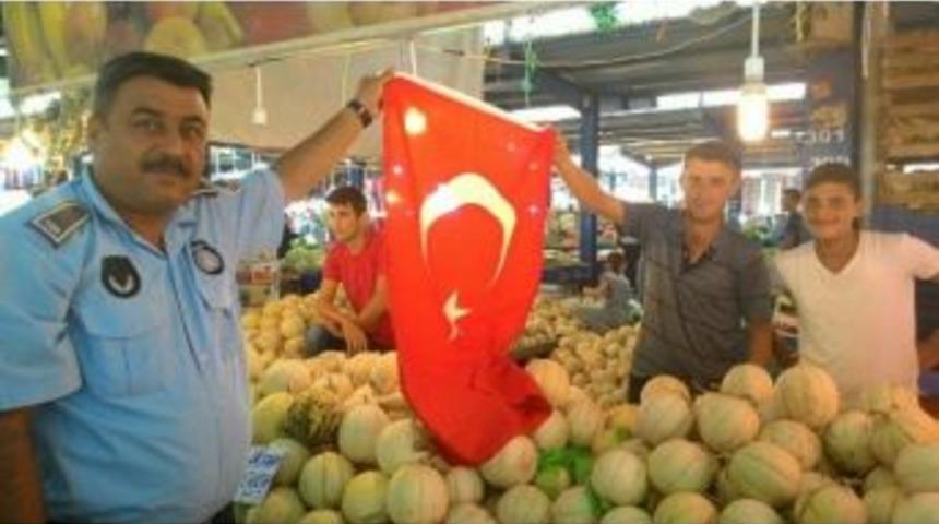 Karacabey&rsquo;de Cadde Ve Sokaklar Bayraklarla Donatılıyor