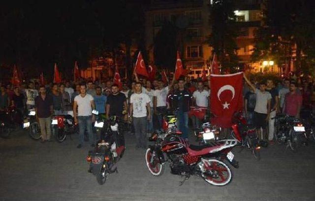 Çineliler, Terörü Yürüyerek Protesto Eti