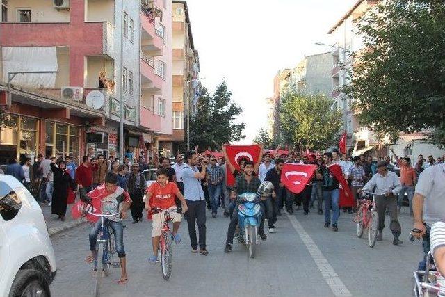 Iğdır’da Teröre Tepki Ve Şehitlere Saygı Yürüyüşü