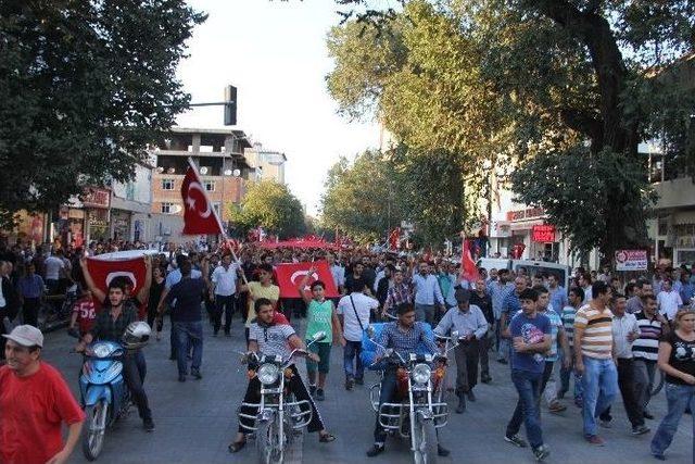 Iğdır’da Teröre Tepki Ve Şehitlere Saygı Yürüyüşü