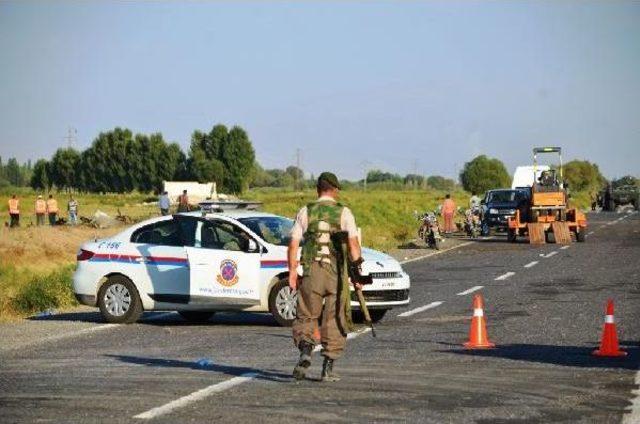 Iğdır'da Polis Konvoyuna 1 Tonluk Patlayıcı Ile Hain Tuzak: 13 Şehit, 1 Yaralı (5)