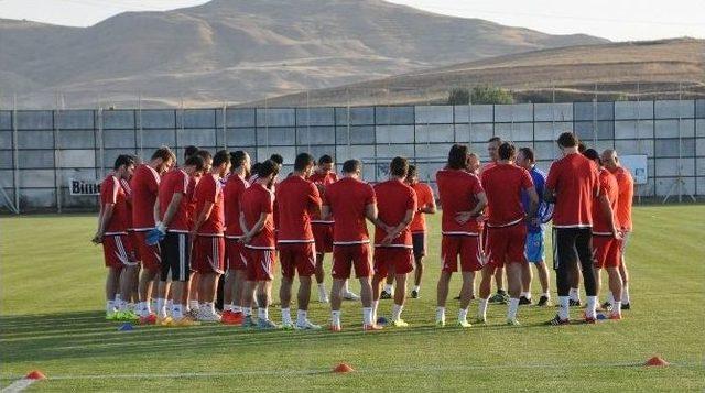 Medicana Sivasspor’dan Teröre Bayraklı Protesto