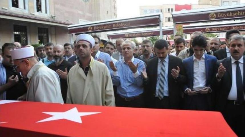 Şehit Astsubayın Cenaze T&ouml;reninde Bakan Avcı'ya Protesto