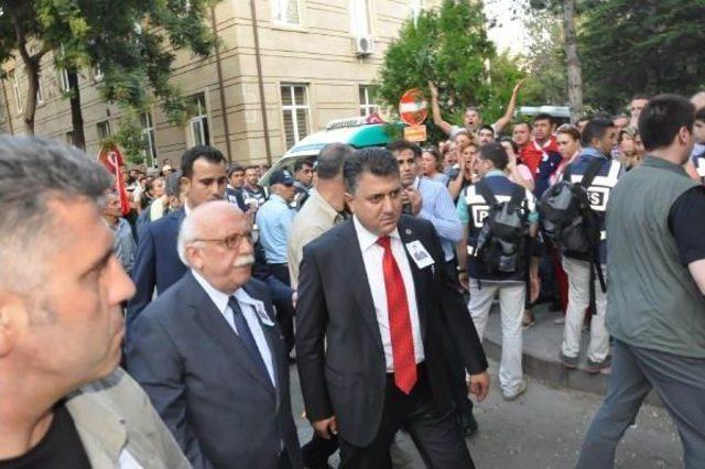 Şehit Astsubayın Cenaze Töreninde Bakan Avcı'ya Protesto