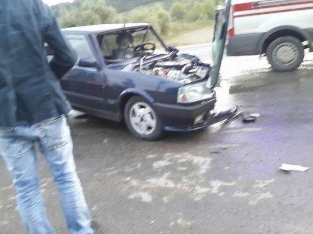 Otomobil İş&ccedil;i Servisine &Ccedil;arptı: 4 Yaralı 3