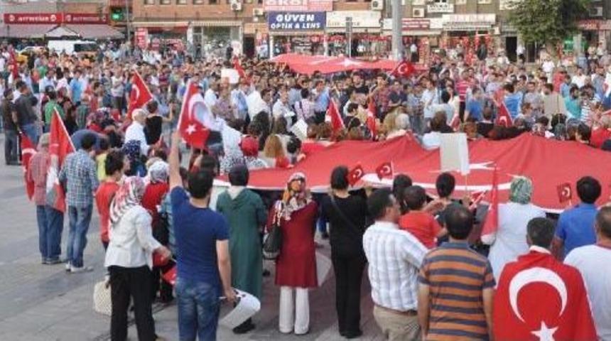 Kırıkkale&rsquo;De 10 Binler Sokağa D&ouml;k&uuml;l&uuml;p Ter&ouml;r&uuml; Protesto Etti