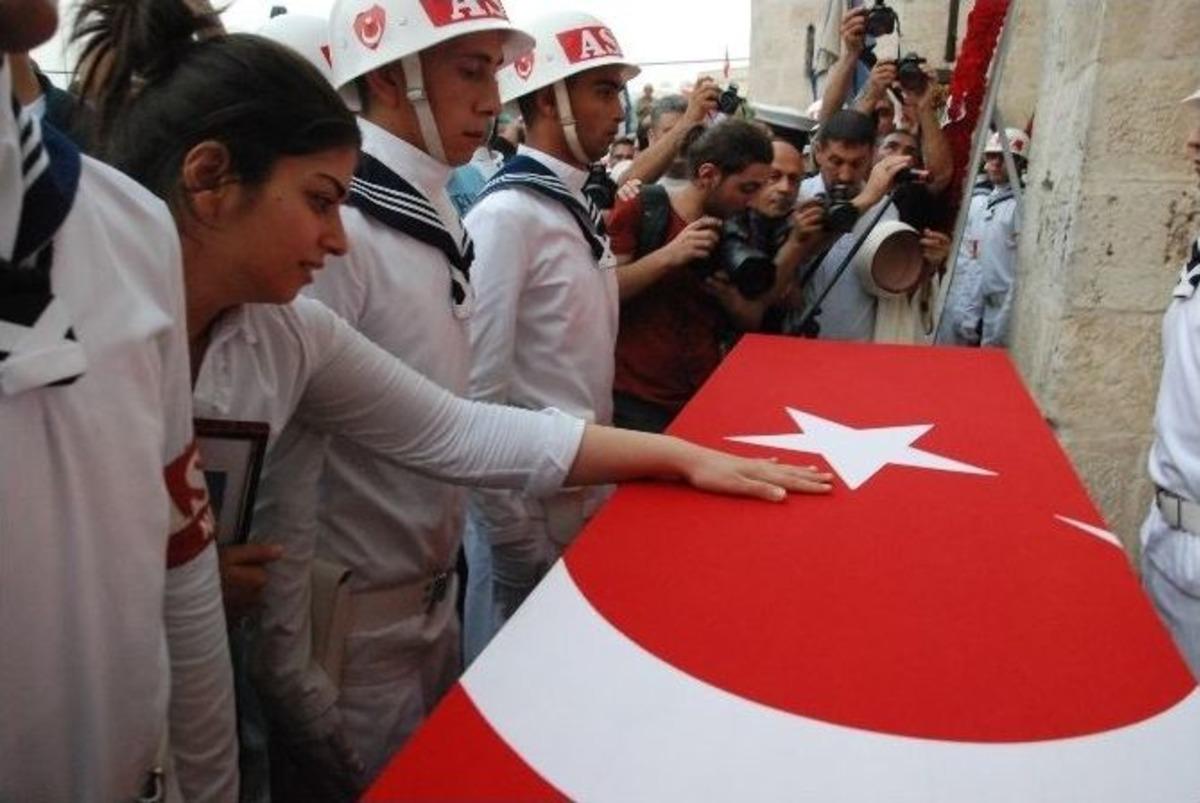 Tarsuslu Şehit Alkışlarla Son Yolculuğuna Uğurlandı