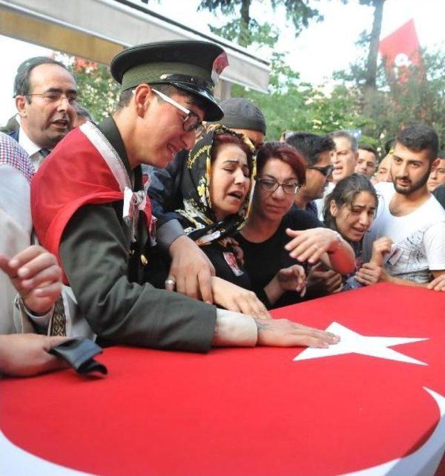 Turgutlu Şehidini G&ouml;zyaşlarıyla Son Yolculuğuna Uğurladı 1