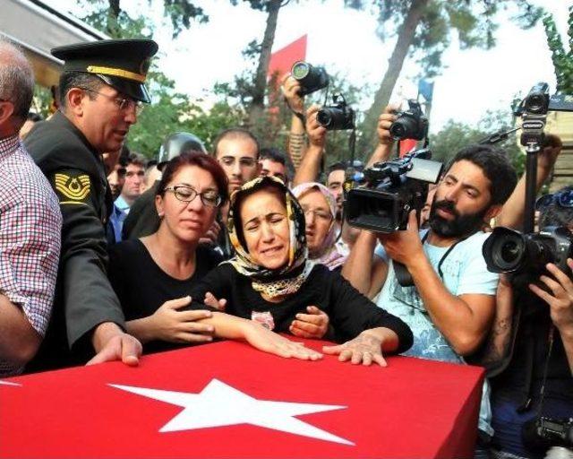 Turgutlu Şehidini G&ouml;zyaşlarıyla Son Yolculuğuna Uğurladı 2