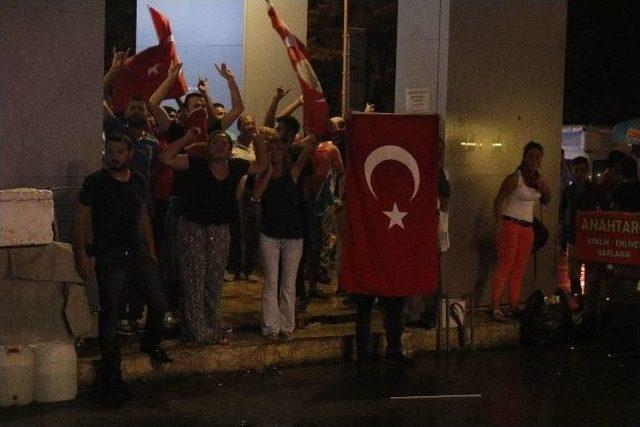 Antalya’da Terör Protestosuna Polis Müdahale Etti