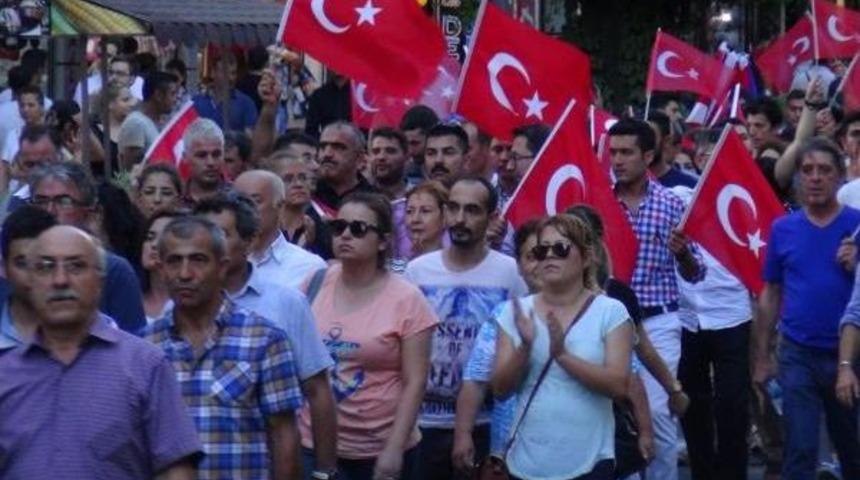 Aydın'da 3 Bin Kişi Ter&ouml;r&uuml; Lanetledi
