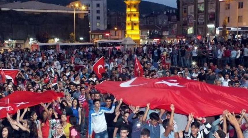 Yozgat'ta 'şehide Saygı, Ter&ouml;re Lanet' Y&uuml;r&uuml;y&uuml;ş&uuml;ne 10 Bin Kişi Katıldı