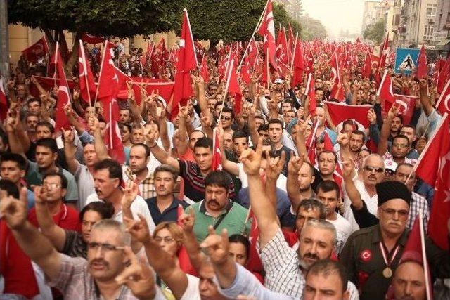 Adana’da Binlerce Kişi Şehitler İçin Yürüdü