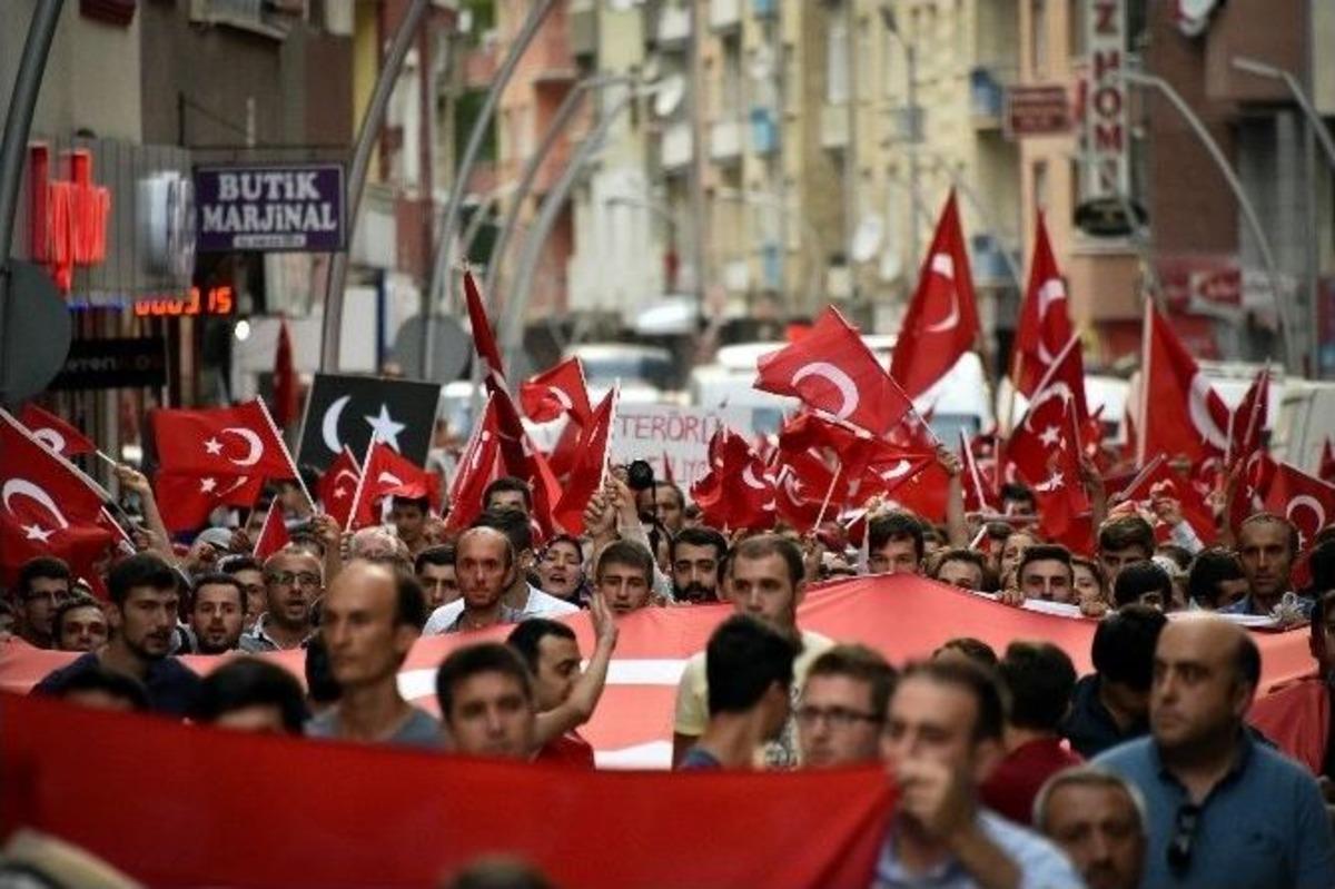 G&uuml;m&uuml;şhane&rsquo;de Ter&ouml;re Lanet, Şehitlere Saygı Y&uuml;r&uuml;y&uuml;ş&uuml;