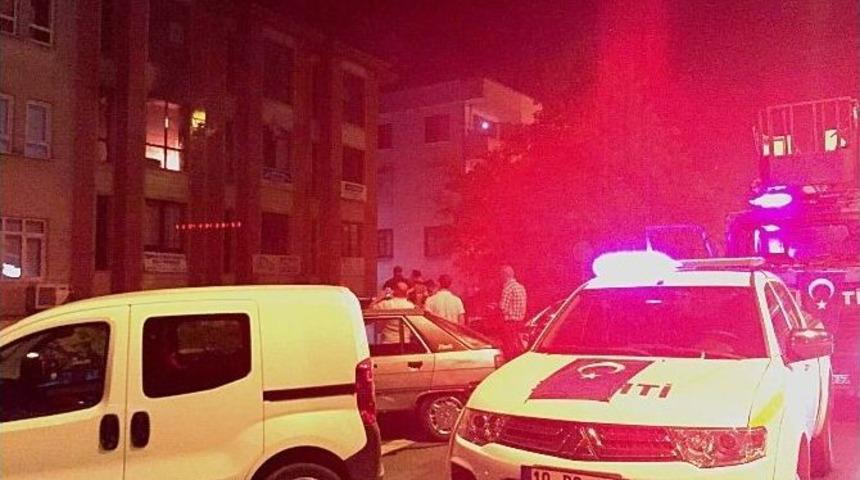 Balıkesir&rsquo;de Hdp Binası Ateşe Verildi