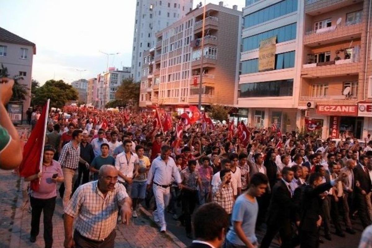 Kayseri&rsquo;de Binler Şehitler İ&ccedil;in Y&uuml;r&uuml;d&uuml;