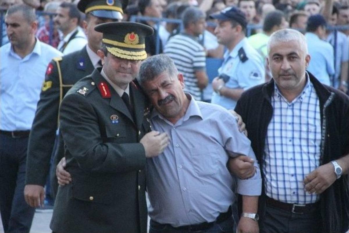 D&uuml;zce&rsquo;de Onbinler Şehidini Uğurladı