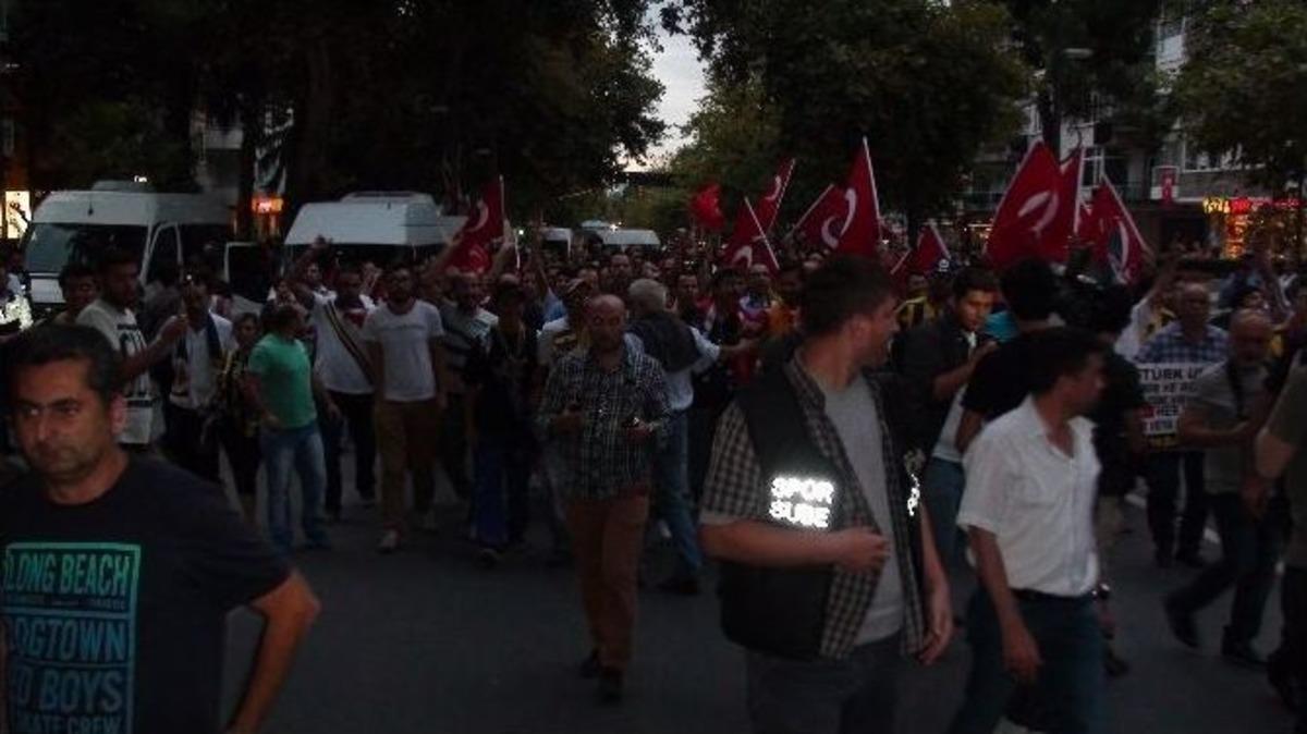 Takım Taraftarları Ter&ouml;r Protestosunda Bir Araya Geldi