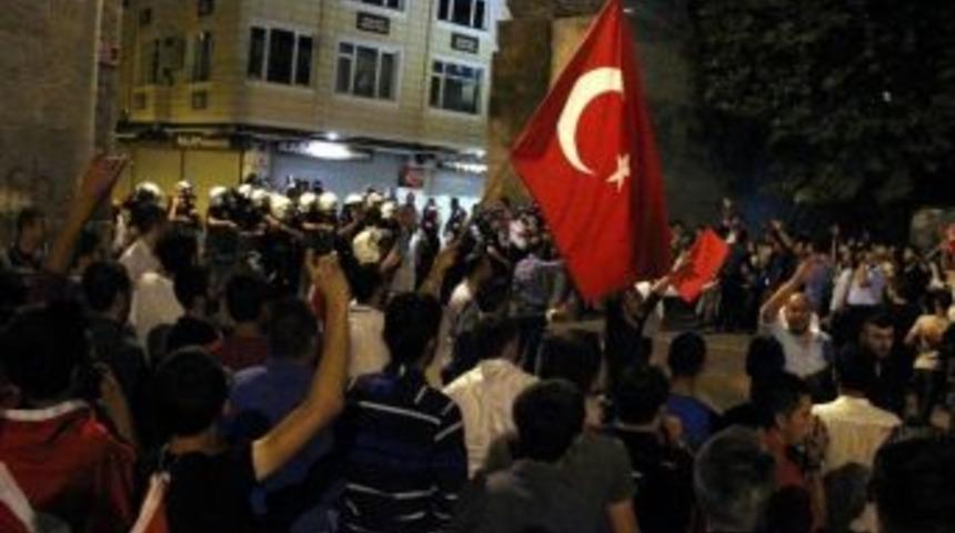 Hdp Binasına Girmek İsteyen Vatandaşlara Polis M&uuml;dahale Etti