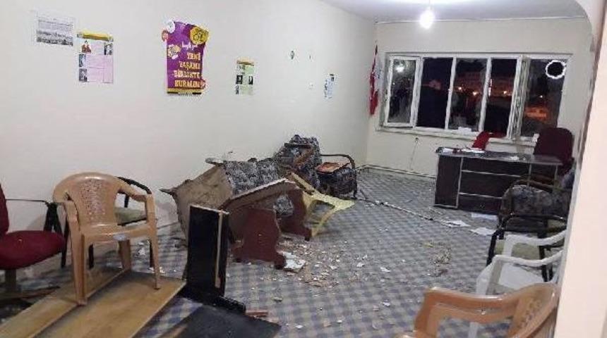 Ereğli'de Hdp Binasındaki Eşyalar Ateşe Verildi