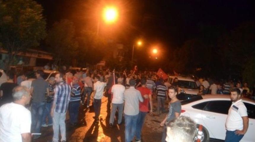 Salihli&rsquo;de Hdp&rsquo;ye Taşlı Saldırı