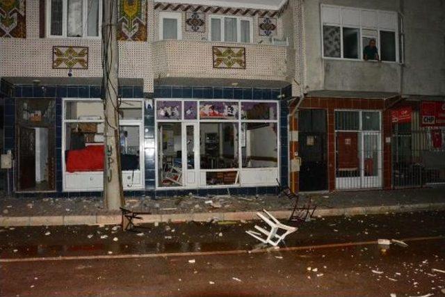 Bursa'da Karşıt Görüşlü Grupların Kavgasına Polis Müdahale Etti