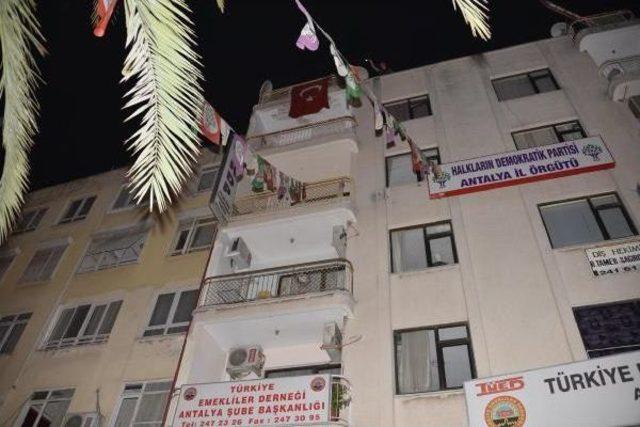 Hdp Binasına Yürümek Isteyen Gruba Polis Müdahale Etti (5)