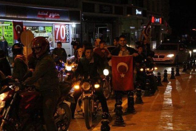 Bolu'da Dernek Binası Önünde Terör Tepkisi