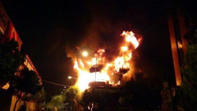 Alanya da Hdp Il&ccedil;e Binası Ateşe Verildi (2) 3