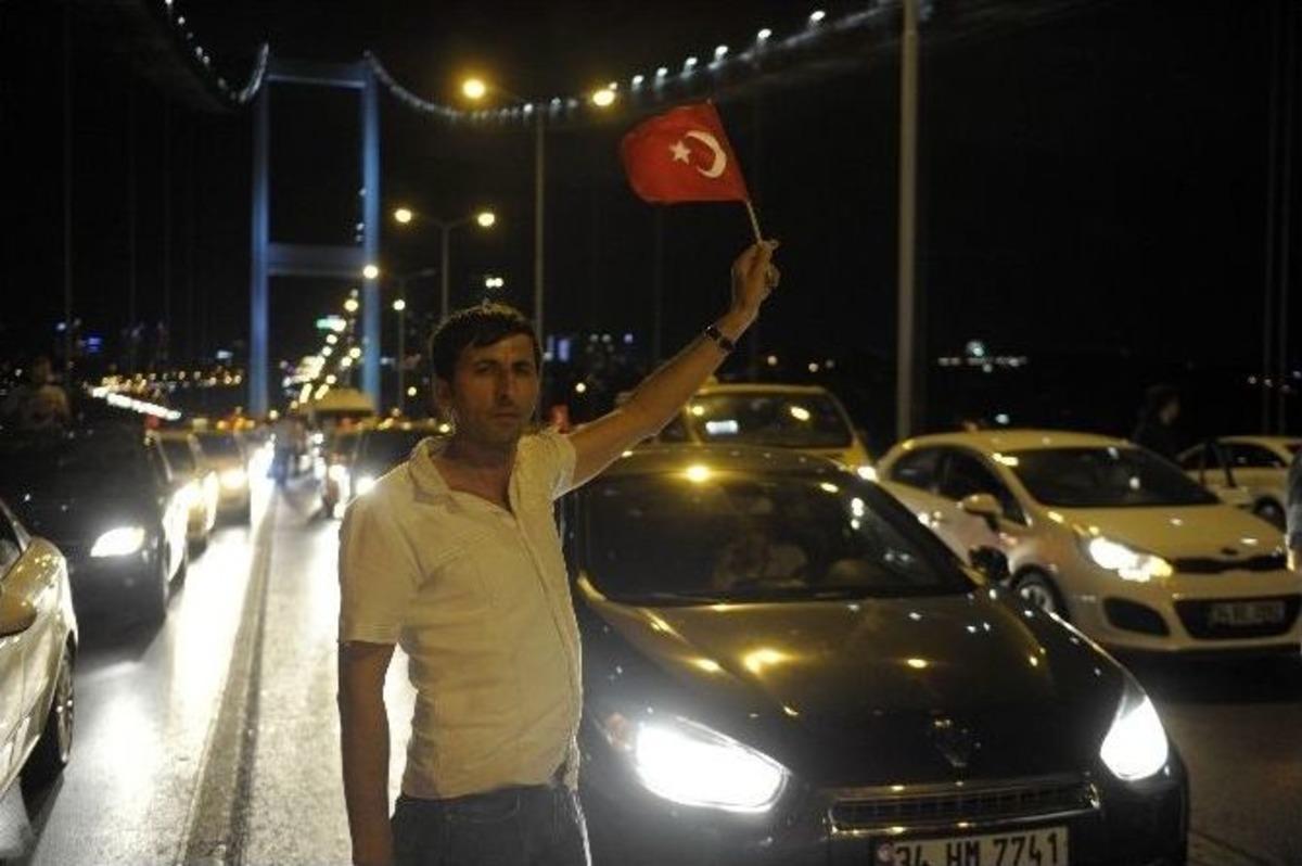 Taksicilerden Şehitlere Destek Konvoyu
