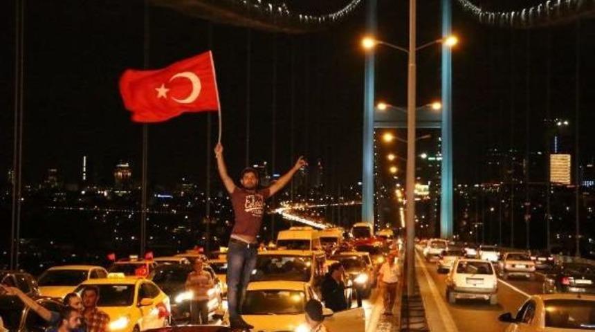 Taksicilerden Boğaz K&ouml;pr&uuml;s&uuml;'nde Ter&ouml;r Protestosu