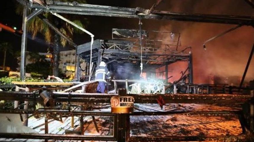 Manavgat&rsquo;Ta Gergin Gece,&ccedil;ok Sayıda Işyeri Zarar G&ouml;rd&uuml;
