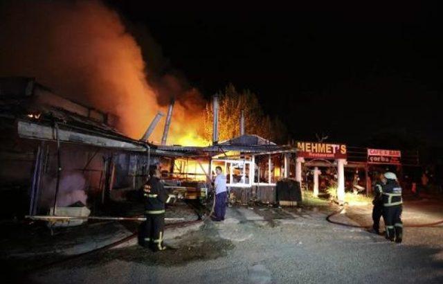 Manavgat’Ta Gergin Gece,çok Sayıda Işyeri Zarar Gördü