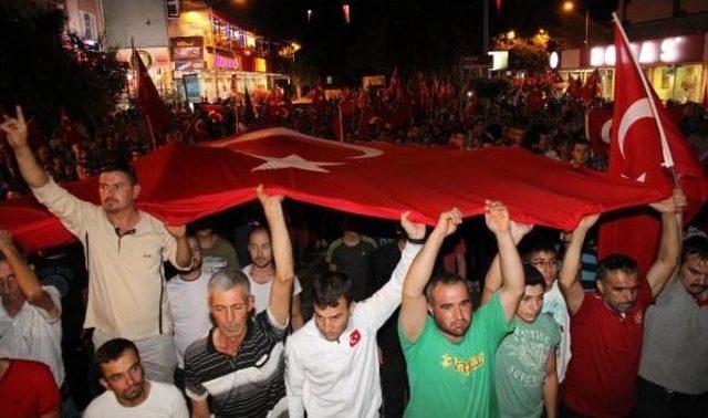 Balıkesir'de Binlerce Kişi Terörü Lanetledi