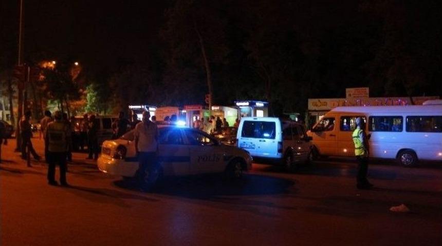 Polis &Ccedil;atışmada Vurularak Yaralandı