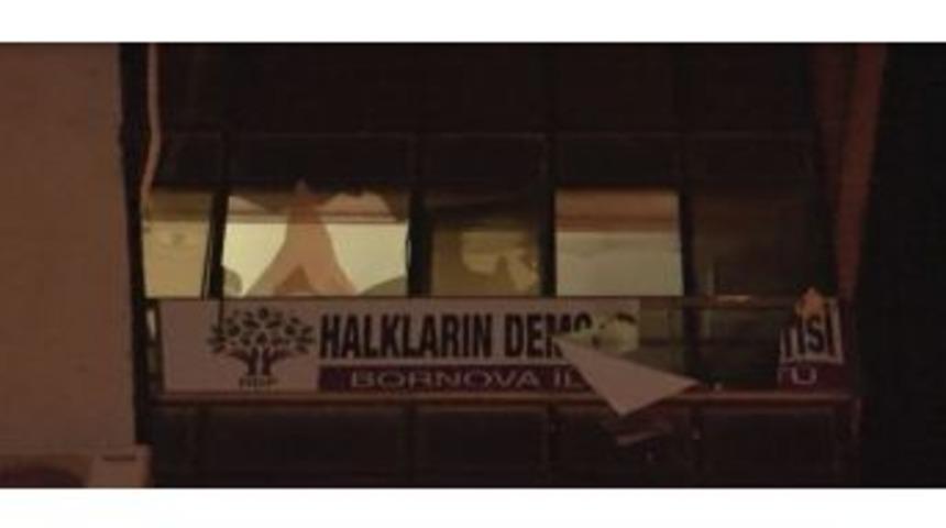 İzmir&rsquo;de Hdp Binalarına Saldırdılar