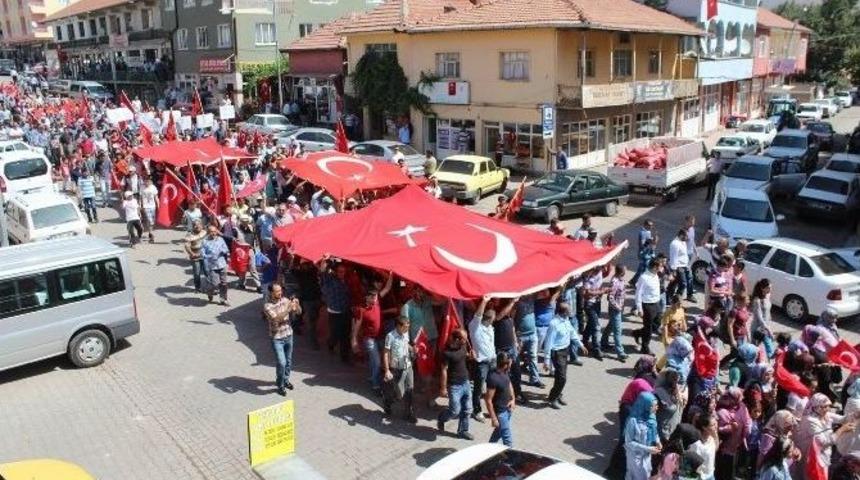 Gemerek Şehitler İ&ccedil;in Y&uuml;r&uuml;d&uuml;