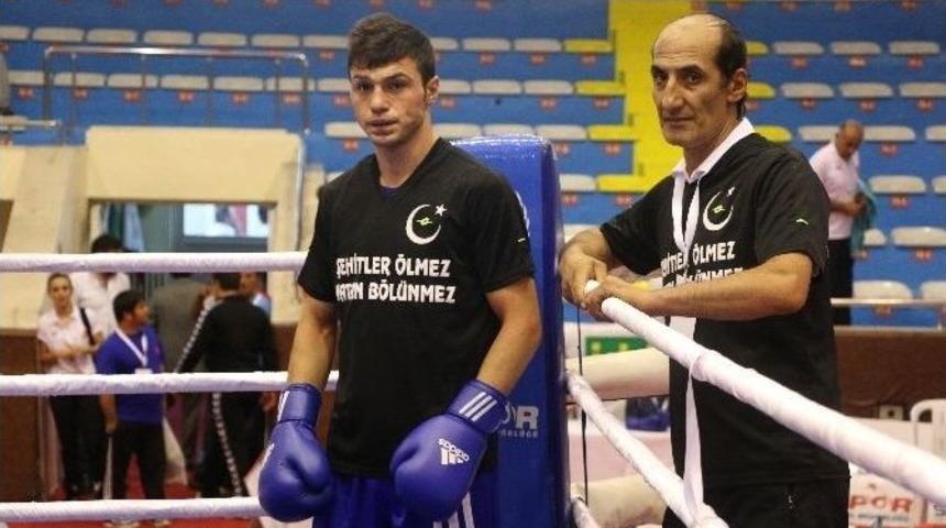 Cumhurbaşkanlığı Boks Turnuvası&rsquo;nda Boks&ouml;rlerden Şehitlere Destek