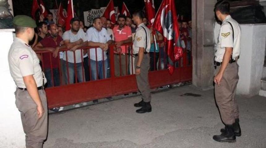 Ter&ouml;r&uuml; Protesto Edip, G&ouml;n&uuml;ll&uuml; Askerlik Başvurusu Yaptılar