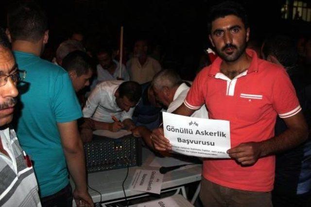 Terörü Protesto Edip, Gönüllü Askerlik Başvurusu Yaptılar