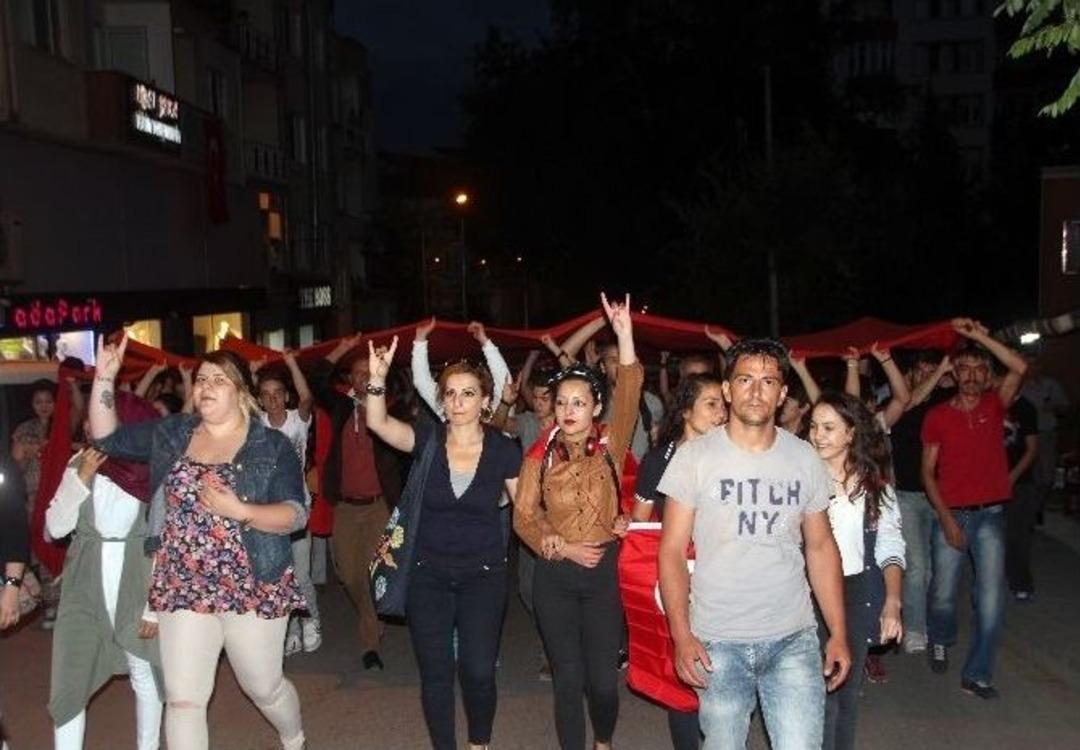 &Uuml;lk&uuml; Ocakları Şehitler İ&ccedil;in Y&uuml;r&uuml;d&uuml;